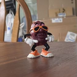 **VINTAGE** California Raisins w/Orange Sunglasses - 1987 - 2 in Figure