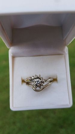 14k Gold wedding set.. nice diamonds, ..