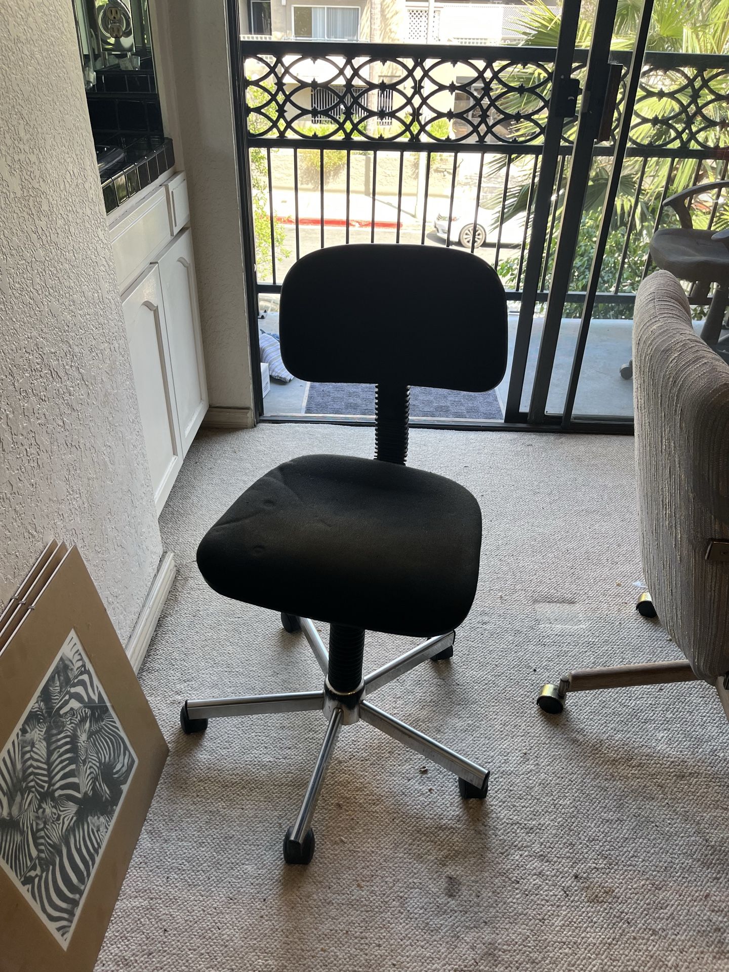 Black office chair