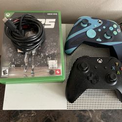 Xbox 1 With Two Controllers And 4games