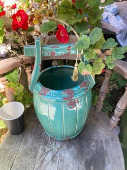 Ceramic flower pot
