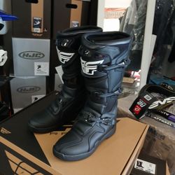 Dirt bike boots size 9 brand new special deal $149