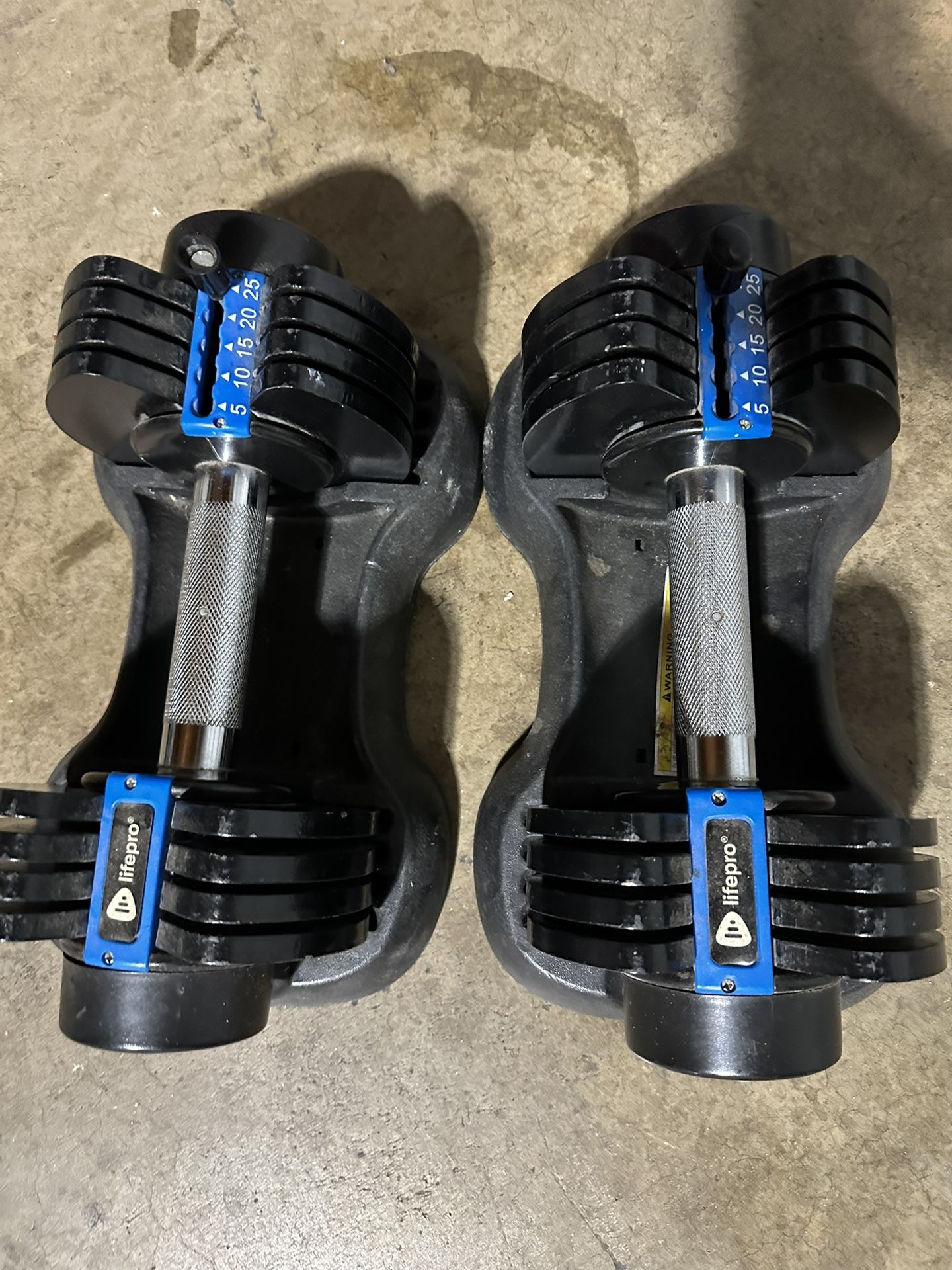 Adjustable Dumbbell Set. 5-25 Pounds