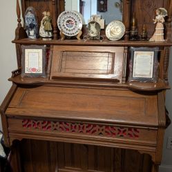 Antique Pump Organ | Read Description