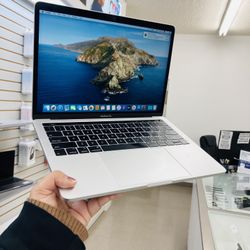 MacBook Pro 2018 16gb Ram 256gb SSD 