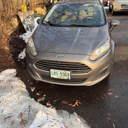 2014 ford fiesta se