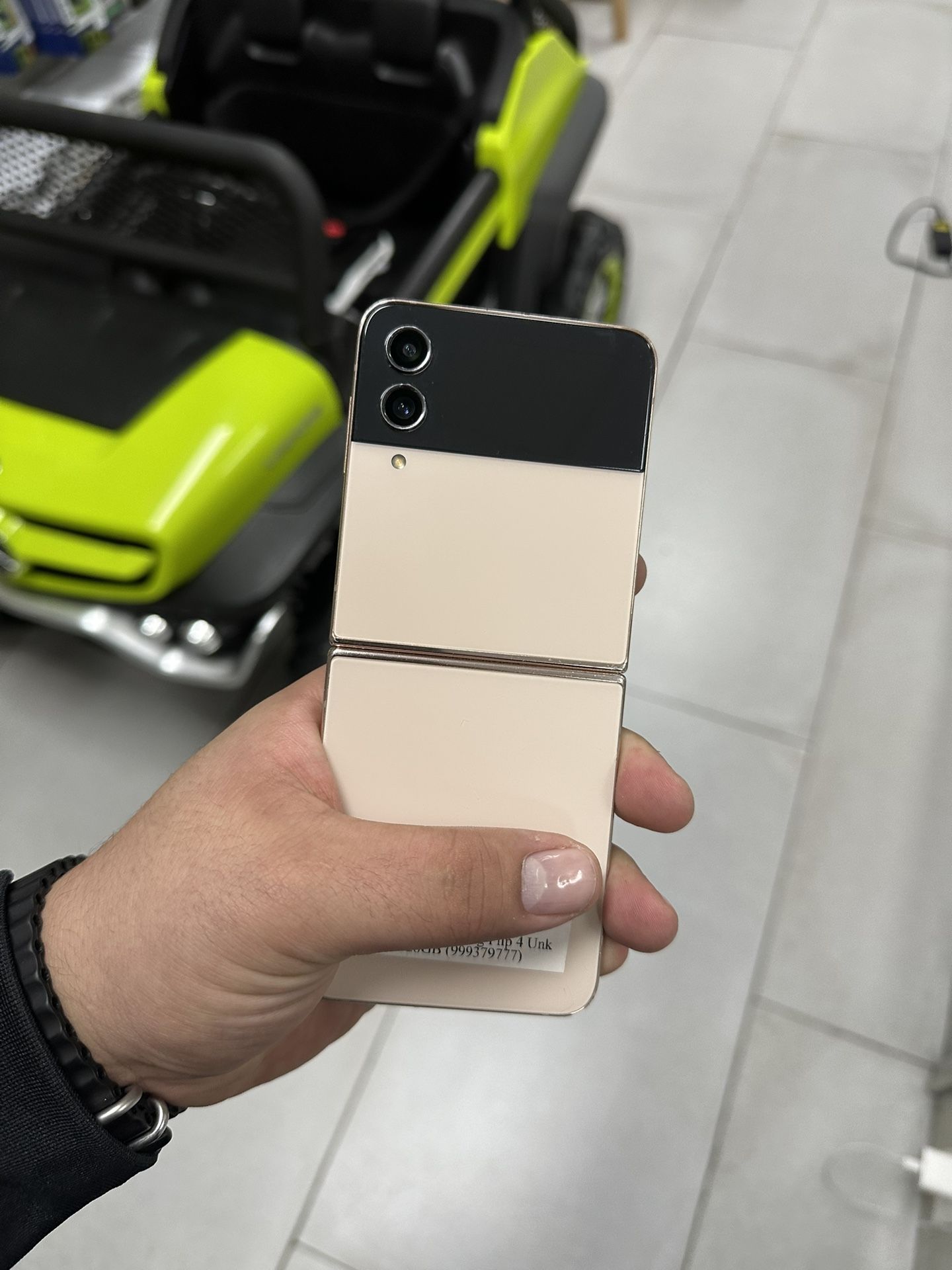 Galaxy Z Flip 4 5G Unlocked 128GB $379 BLACK FRIDAY DEAL!!