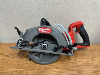 Milwaukee 2930-20 M18 FUEL 18V Lithium-Ion Cordless 7-1/4 in. Rear Handle Circular Saw (Tool-Only)