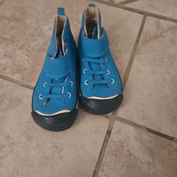 Keen Shoes Size 9