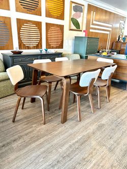 Nw Walnut Dining Table / Mid-Century Modern Style e