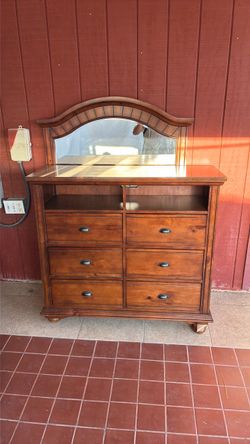 Free dresser and mirror