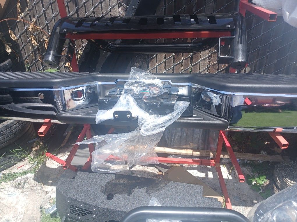 BRAND NEW OUT THE BOX. 2004-2015 NISSAN TITAN CHROME REAR BUMPER