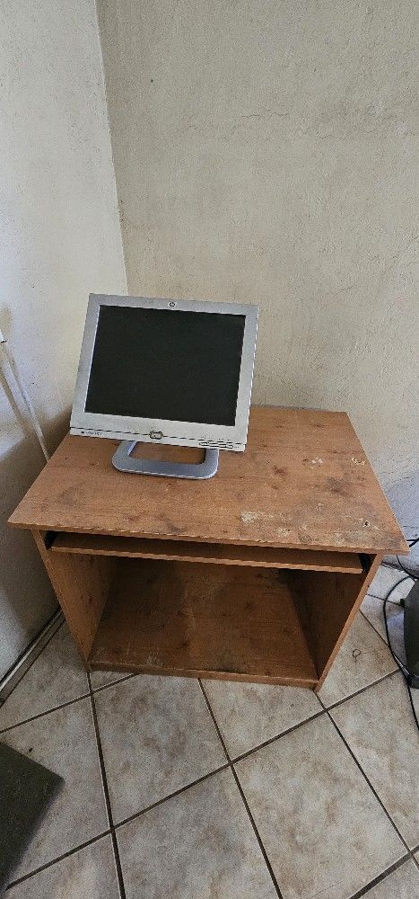 Free Desk And Monitor