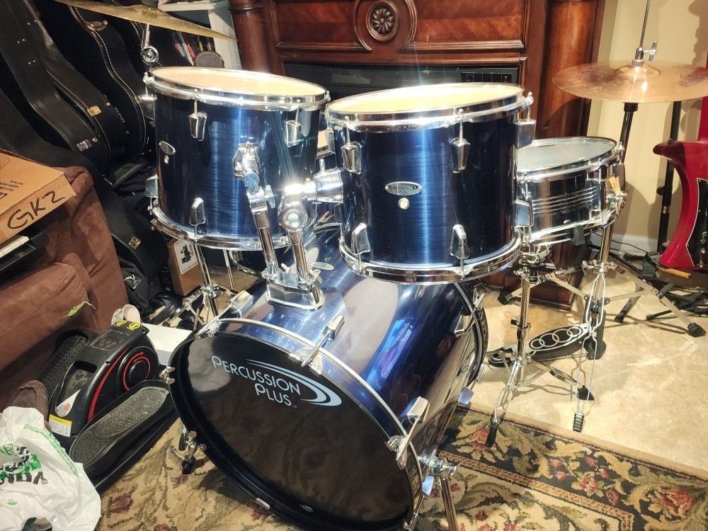 Complete 5 Pc. Drum Set W Cymbals 