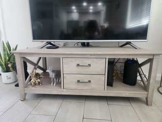 Beautiful solid Honduran wood table in good condition.