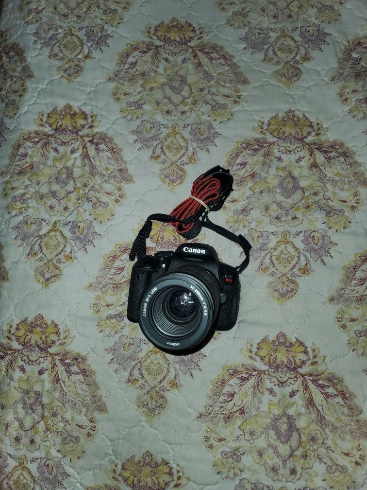 CANON EOS REBEL T5I CAMARA USED