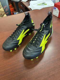 Zapatos Concord De Piel Con Para Fútbol Soccer for Sale in El CA - OfferUp