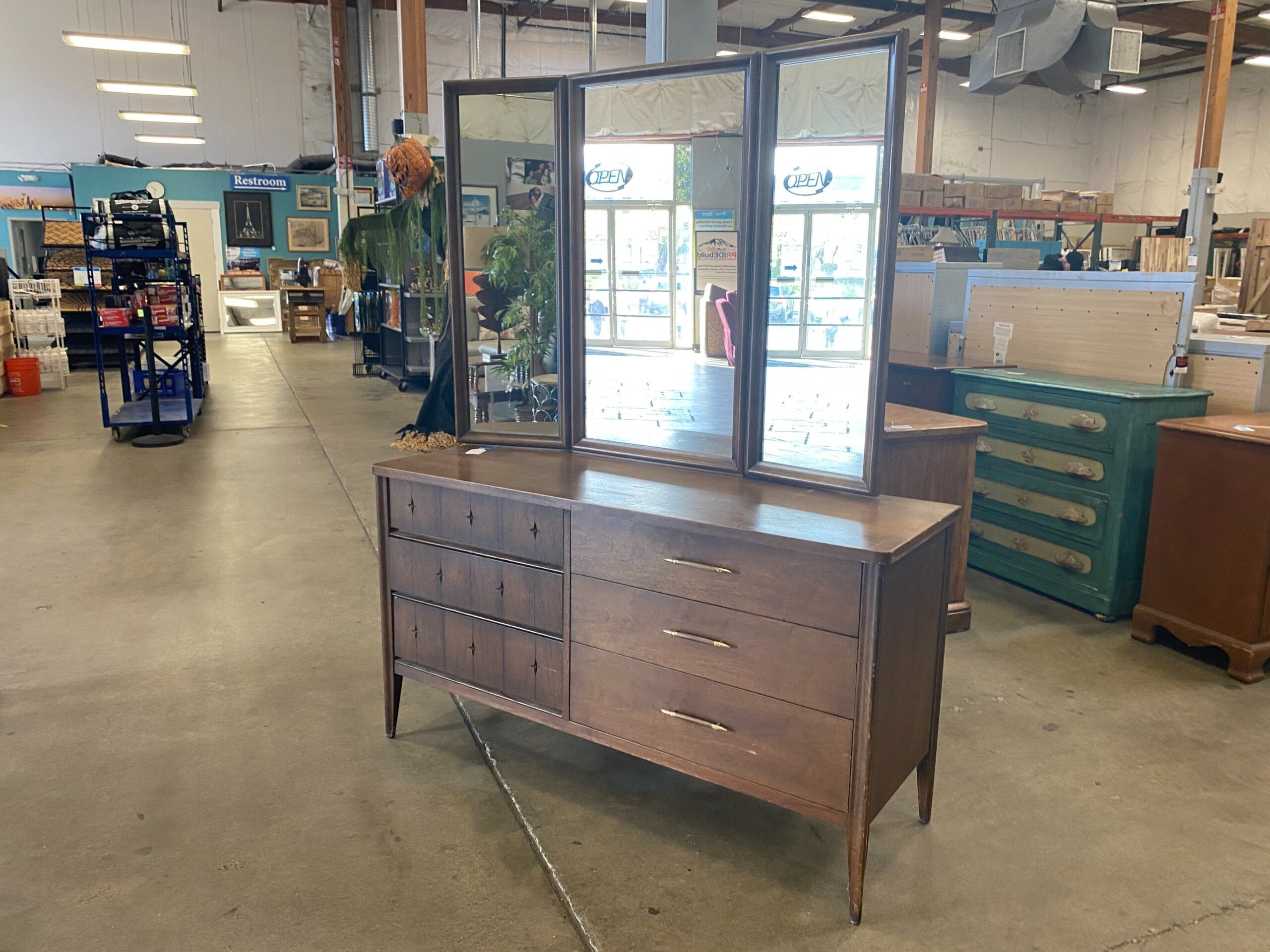 BROYHILL Vintage Mid-Century Modern Saga Walnut Long Dresser with Mirror