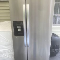 Refrigerator & Stovetop/ Oven