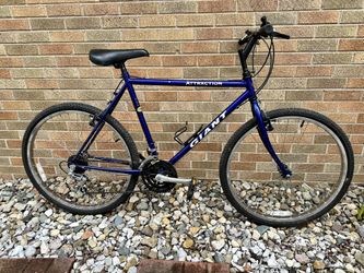 giant attraction bicycle Giant Attraction 20” (Small) Hybrid Mountain for Sale in Morton Grove, IL