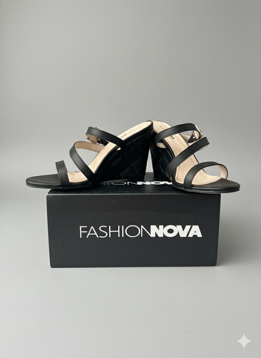 Fashion Nova women’s black 8.5 wedges