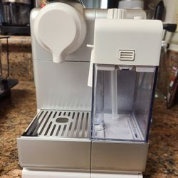 Nespresso EN560S Espresso Machine with Milk Frother - Frosted Silver