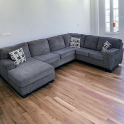 LARGE GRAY SECTIONAL W/ CHAISE