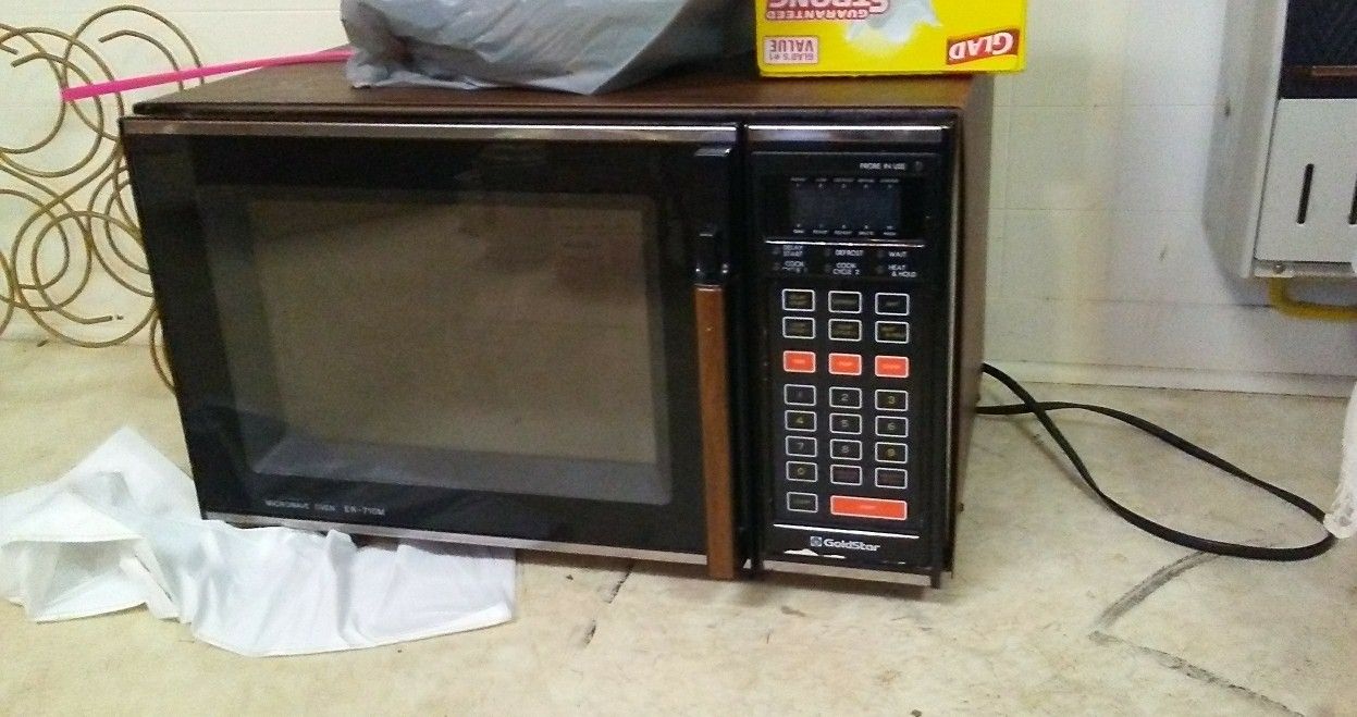 1980s Microwave oven