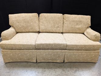 Henredon Traditional Floral Pattern Three-Seater Sofa