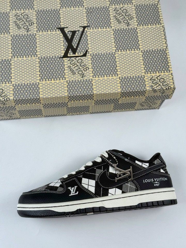 NIKE SB Dunk Low RETRO x Louis Vuitton