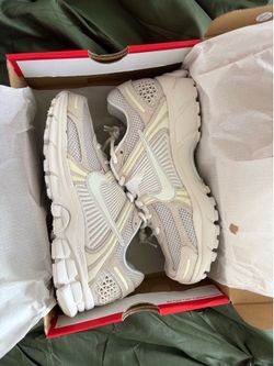 Women’s Nike Zoom Vomero 5 Sz 7 *Brand New