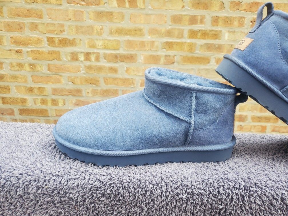 UGG Classic Ultra Mini Boots Women US Size 9 Desert Blue Color Worn Twice 