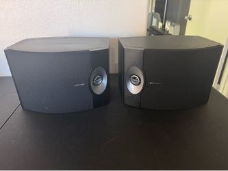 Bose 301 Series V Direct Reflecting Bookshelf Speakers in good working condition.
