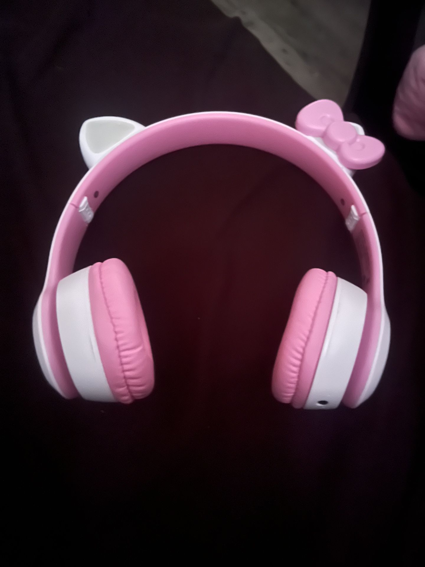 Pink hello kitty light up head phones