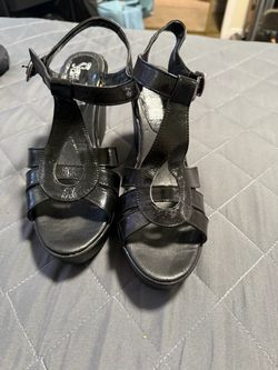 New leather shoes fits 9.5  or 10   $25 obo