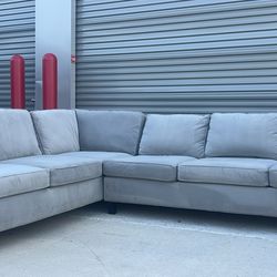 Free Delivery ✨🛋️  Soft & Comfy Light Gray Living Spaces Sectional Sofa Couch