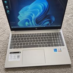 HP 15.6" Laptop Intel Core i5 256GB SSD 8GB RAM 13th Gen. Like new