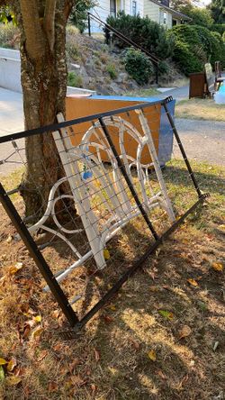 Free Daybed no mattress