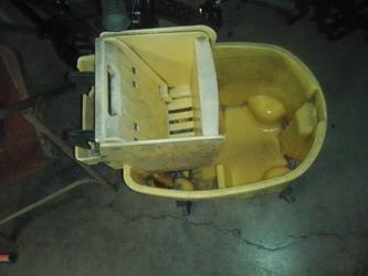 Rubbermaid commercial mop bucket
