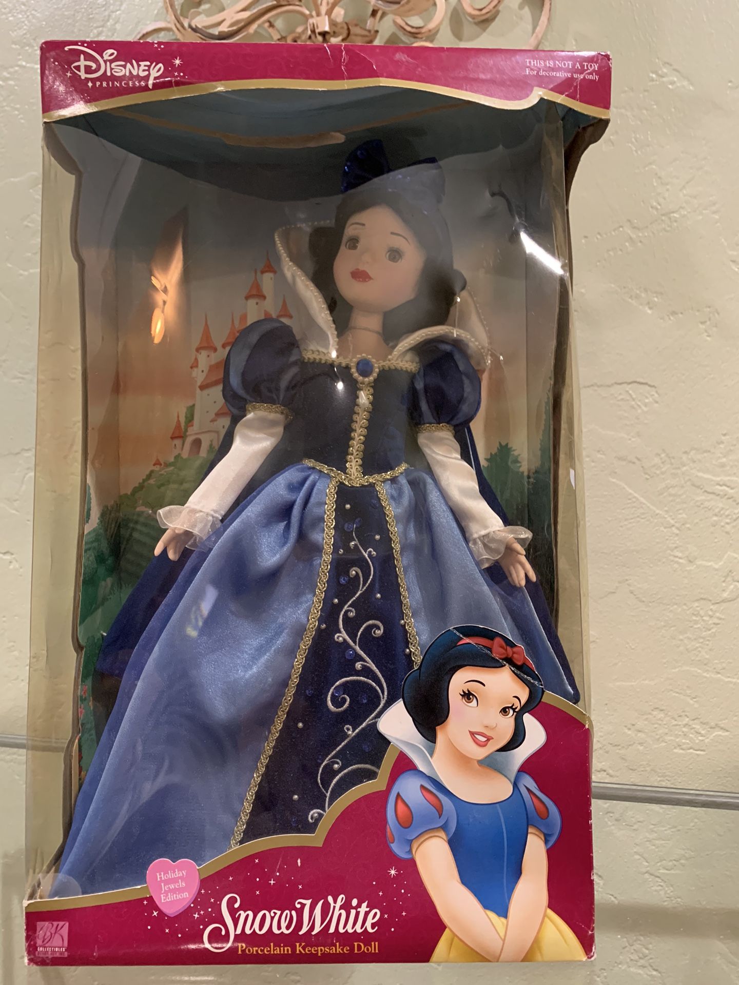 Snow White Porcelain Keepsake Doll 2003