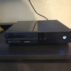 Xbox One With Wireless Controller 