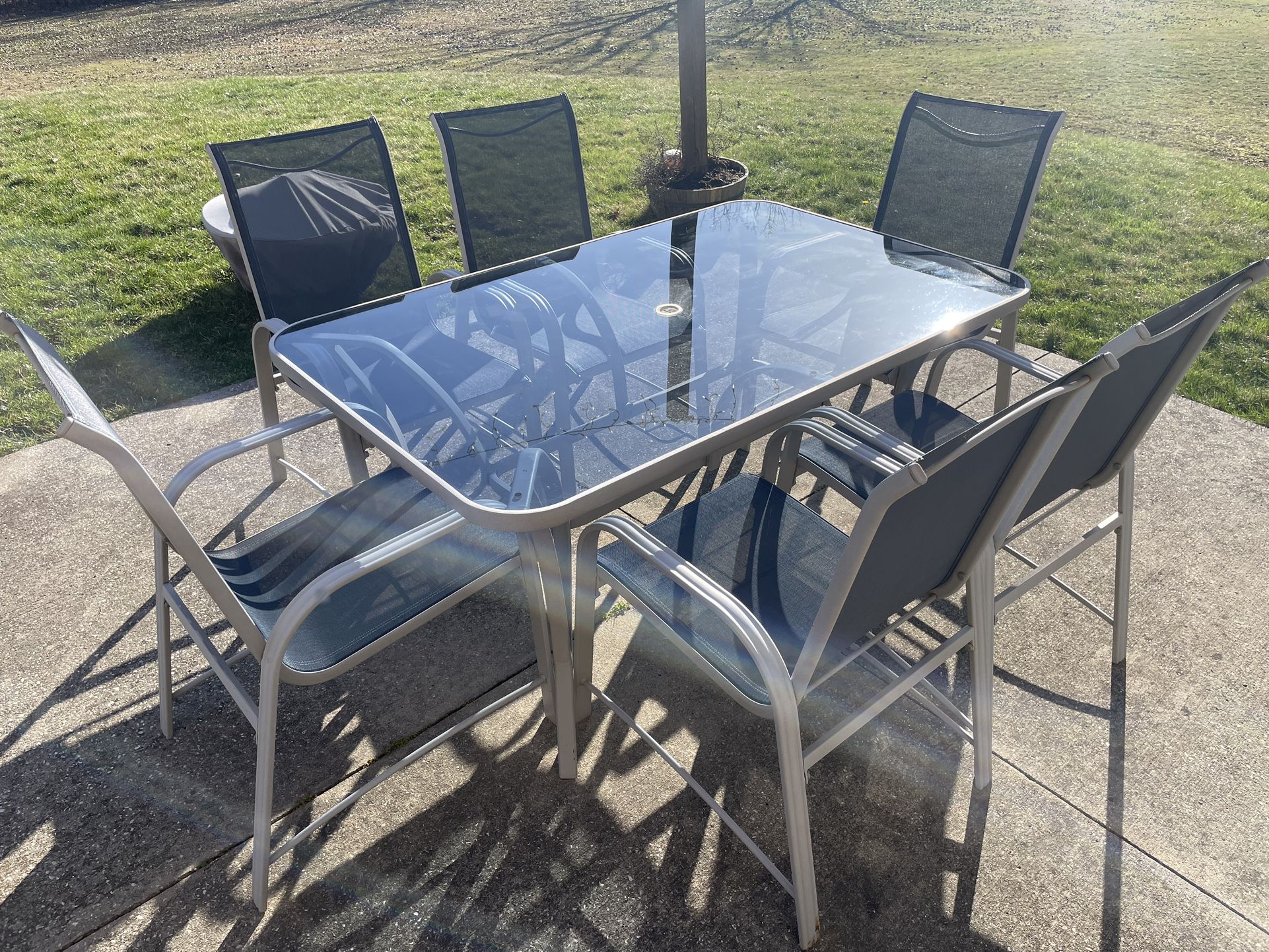 Deck/Patio Table with Chairs
