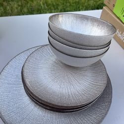 12 Piece Dinnerware’s Set