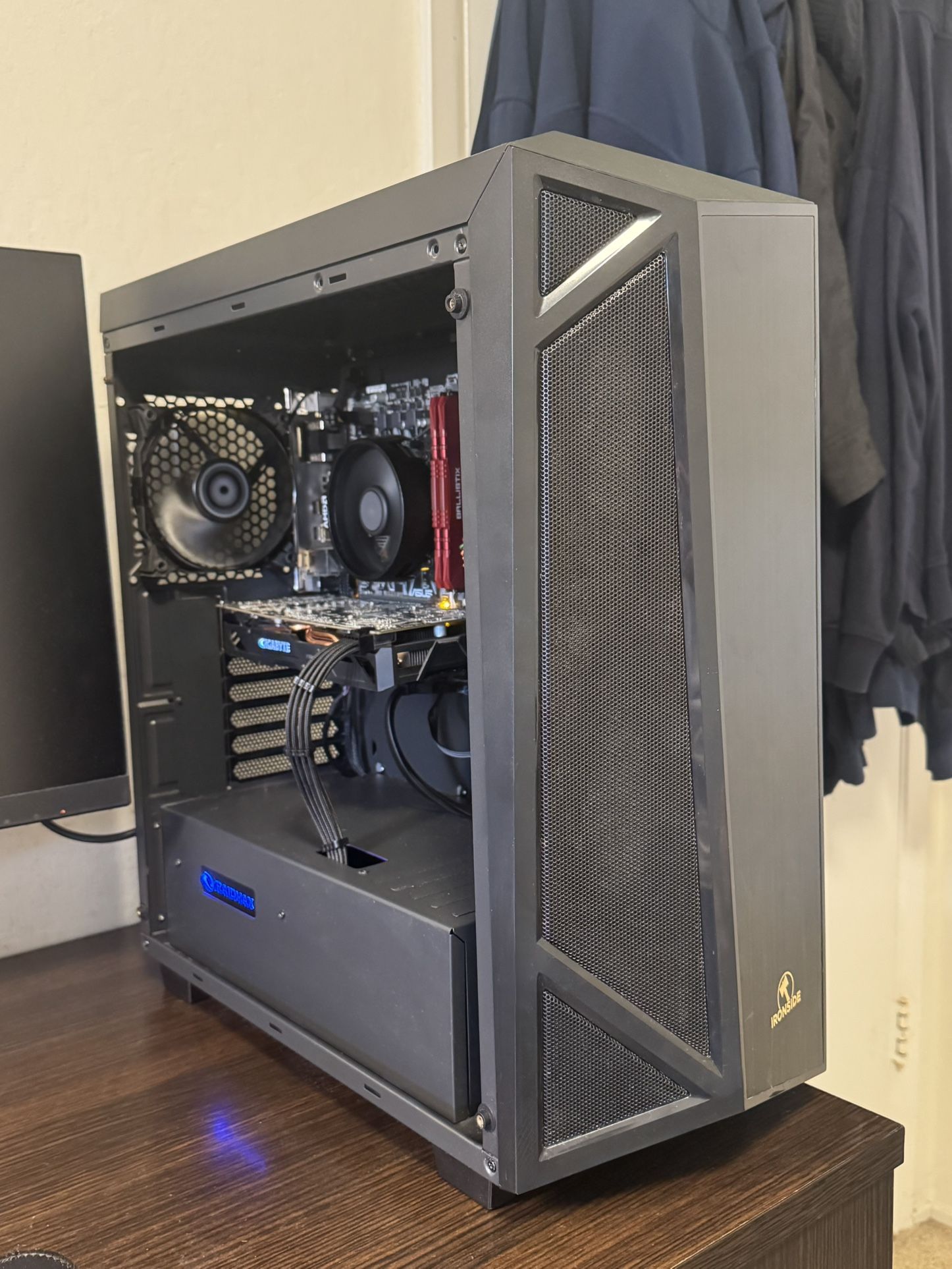 $250 - Sleek & Minimalistic Budget PC Build