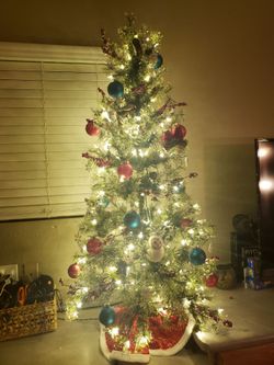 4.5 ft Christmas Tree pre-lit