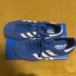 Blue Addie’s never been wear and size 6 boys