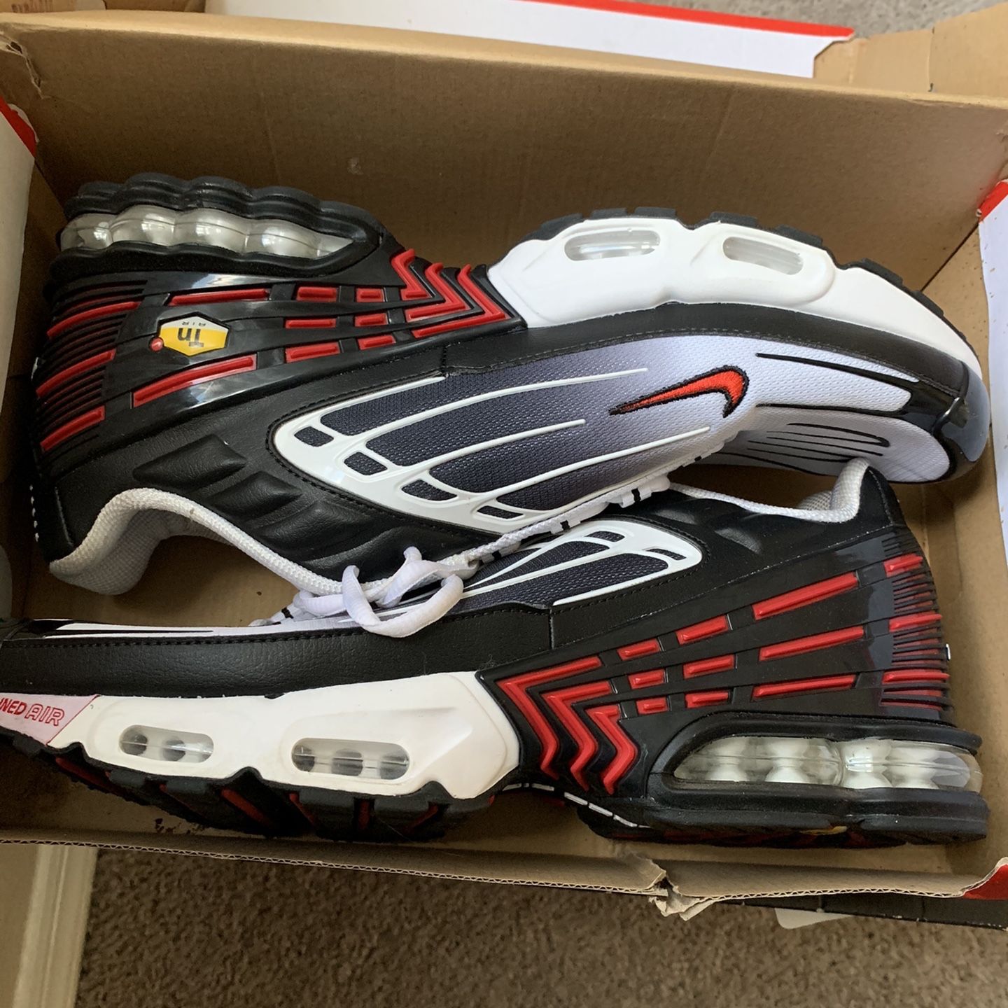 NIKE AIR MAX PLUS III BLACK UNIVERSITY RED WHITE sz 13