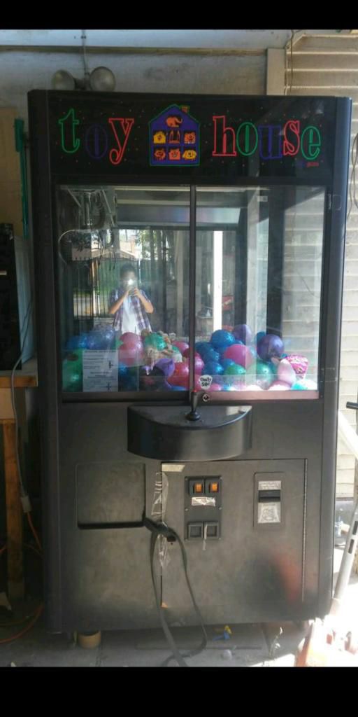 Claw machine / arcade / game room/toy house for Sale in Rialto, CA