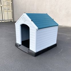 $70 (New in box) Plastic dog house medium size pet indoor outdoor all weather shelter cage kennel 30x30x32”