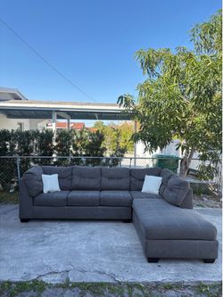 Grey Sectional sofa !!! Great Condition